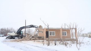 Aksaray Belediyesi Metruk Binaların Yıkımında Kar Kış Dinlemiyor