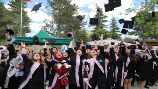 ASÜ Güzelyurt MYO’da Mezuniyet Coşkusu Yaşandı